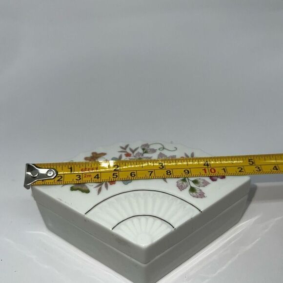 Vintage Avon Handcrafted Porcelain 1980 Keepsake Fan-shaped Flowers Butterflies - Picture 2 of 7